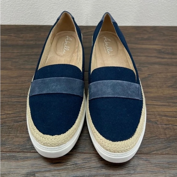 Abella True Comfort Loafers 9M literally wore once. - Picture 1 of 5
